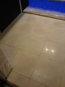艶を失った玄関大理石