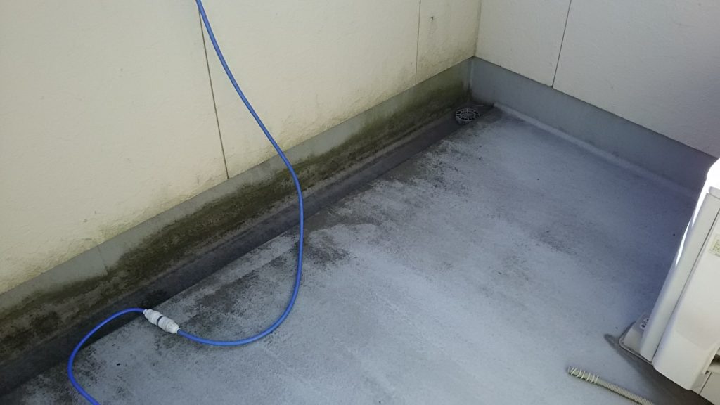 北名古屋市の戸建て2階ベランダ清掃前