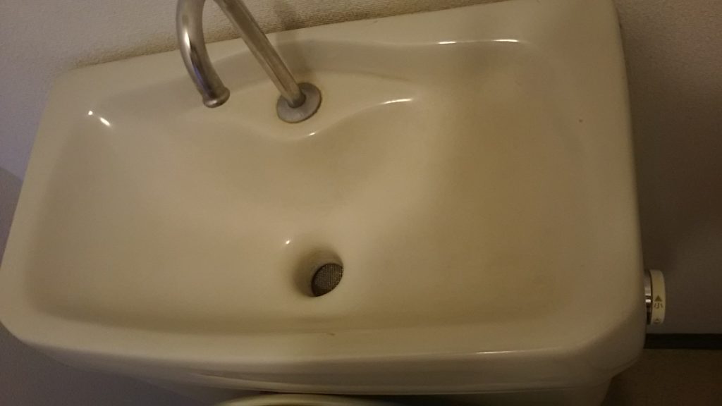 トイレの手洗いタンクの汚れ