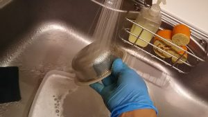キッチン排水溝の部品洗浄