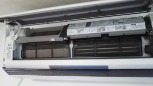 表面グリルカバーを外したところ。