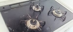 岩倉市でのお宅の清掃前のガスコンロ