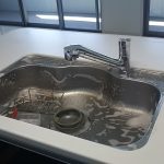 【作業事例】キッチンのシンクと天板の人工大理石のツヤ出し研磨作業