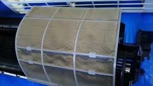 エアコンフィルターの汚れ