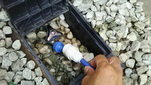 散水栓からホースをつなぐ