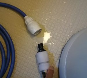浴室シャワーからホースをつなぐ