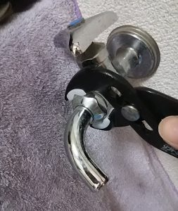 洗濯機用の蛇口からホースをつなぐ