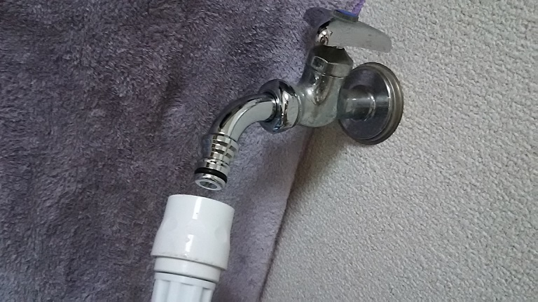 洗濯機　シャワーホースのつなぎ方 ホースを引っ張る　接続　おそうじ　浴室　蛇口　タカギ
