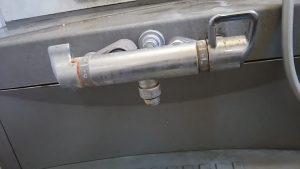 浴室の蛇口からホースをつなぐ