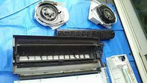 エアコンの外した部品