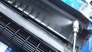 外した部品の高圧洗浄