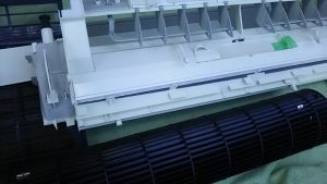 洗浄後のエアコン部品