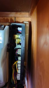 エアコン電気部品の様子